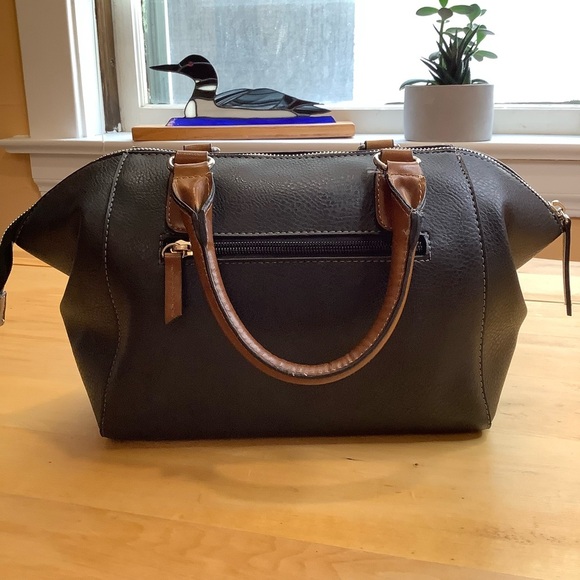 ROOTS 73 Black & Tan Round Bag - Picture 14 of 14